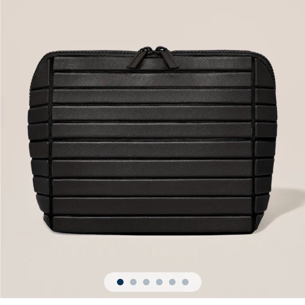 The Onyx Medium Traveller